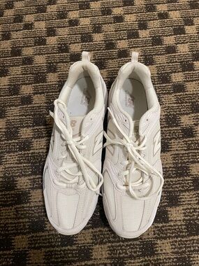 New Balance Women's Off-White/Beige Lightweight Sneakers